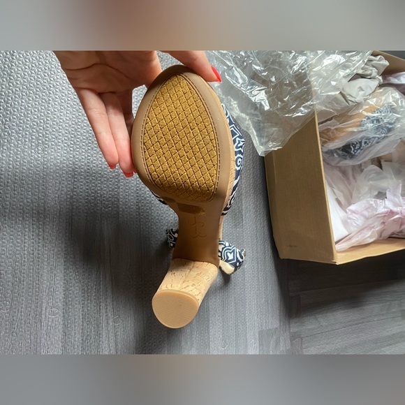 NWB Jessica Simpson Navy Paisley Print Heel - Picture 8 of 10